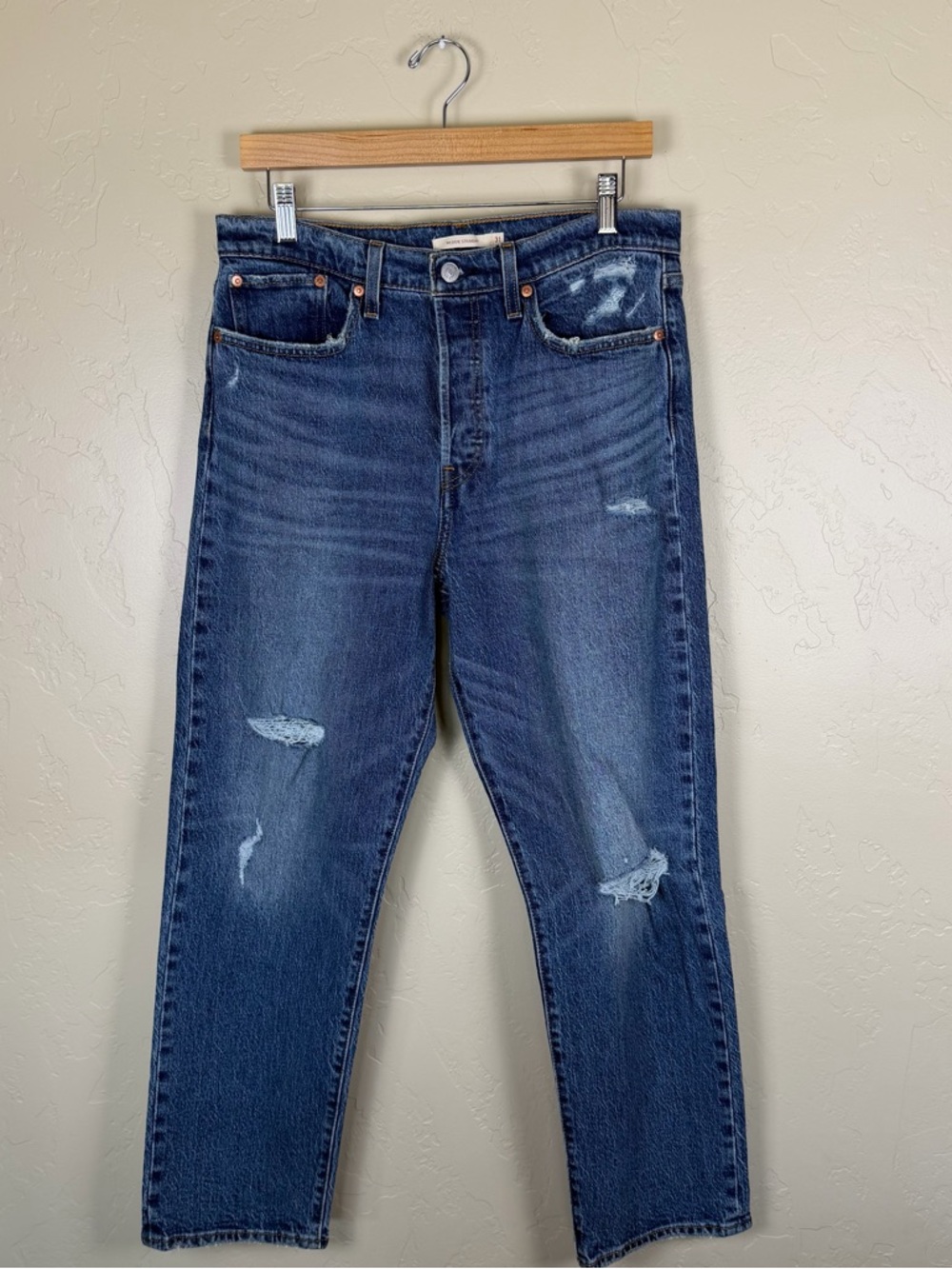 Levi’s Women’s Wedgie Straight Dark Blue Distressed Jeans Size 31